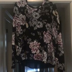 Pretty flowered sweater with open back and tie